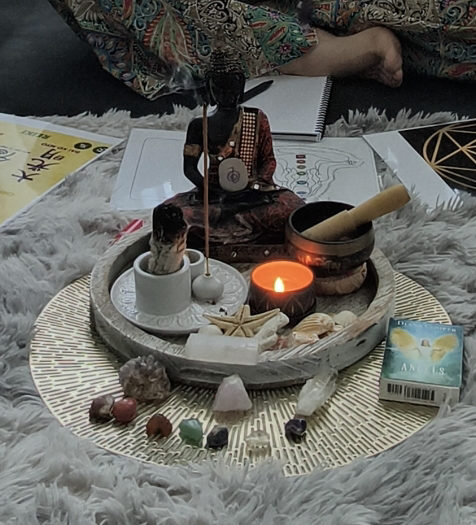 Reiki seanso kristalai ir žvakė